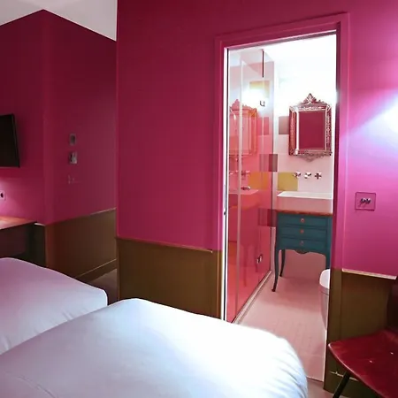 Crayon Hotel 3*