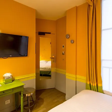 Crayon Hotel 3*