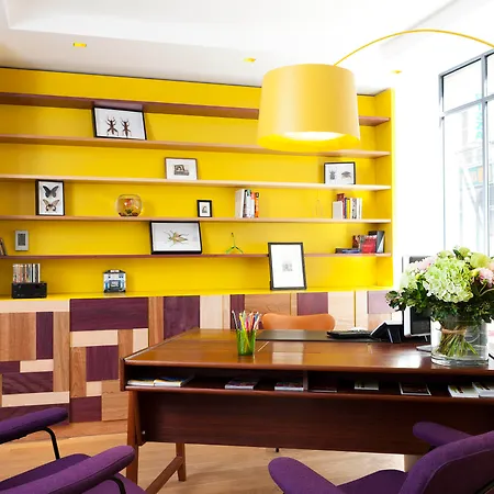 Crayon Hotel