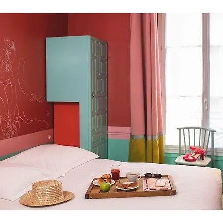 Crayon Hotel