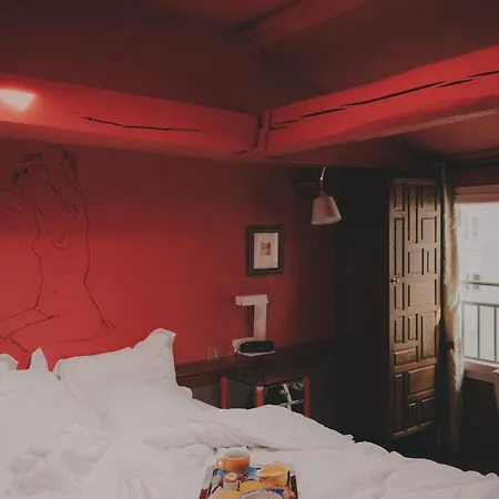Отель Crayon 3*