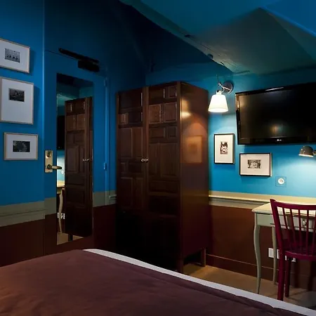 Crayon Hotel