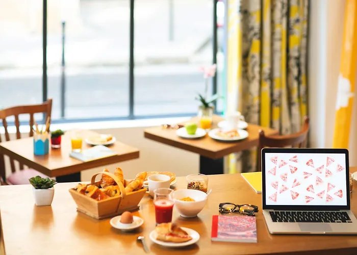 Crayon By Elegancia Hotel