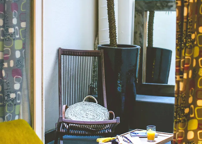 Отель Crayon 3*