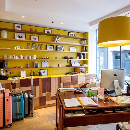 Crayon Hotel